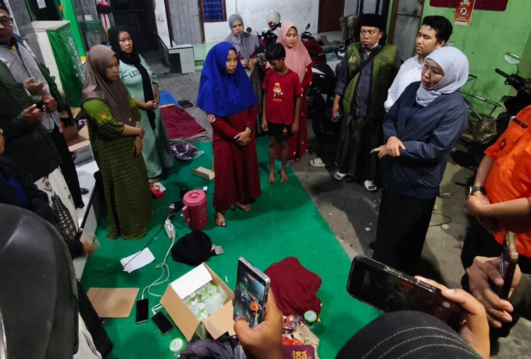 Khofifah-Emil Tinjau Reruntuhan Musala Ponpes Al Khoziny, Pastikan Penanganan Korban Optimal