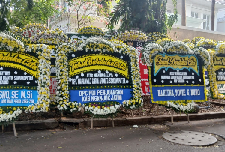 Dari Jokowi hingga Kahitna, Karangan Bunga Penuhi Rumah Duka Guruh Soekarnoputra