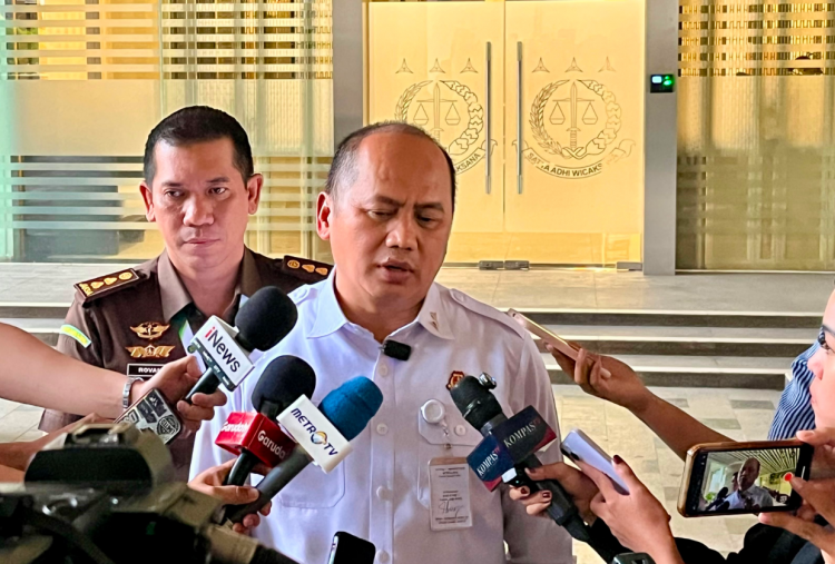 Kubu Febrie Adriansyah Keberatan Status Tersangka, Kejagung: Silakan Tempuh Praperadilan