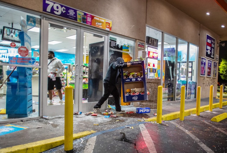 Ketegangan Imigrasi di Los Angeles, Perebutan Pengaruh antara Federal dan Negara Bagian