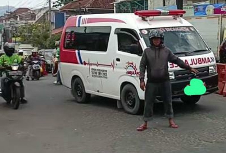 Viral Warga Halau Ambulans Nekat Terobos Perlintasan KA di Sukabumi, KAI Berikan Apresiasi