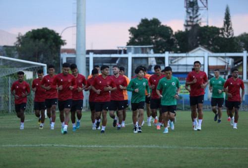 Shin Tae-yong Gelar Latihan Perdana Jelang FIFA Matchday Melawan Curacao di Bandung