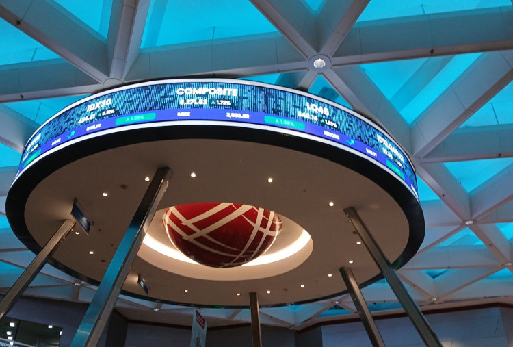 Tetap Konsisten, IHSG Sukses Ditutup Menguat ke Level 7.710,54.