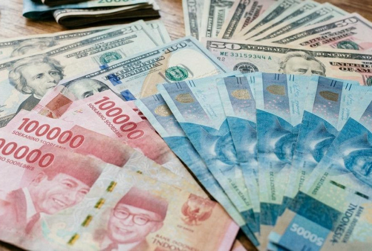 Rupiah Melemah ke Rp17.304 per Dolar AS, Dipicu Konflik Timur Tengah dan Kenaikan Harga Minyak