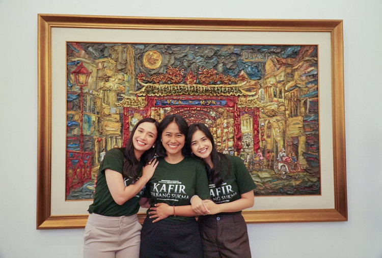 Nadya Arina, Putri Ayudya, dan Asha Assuncao Seru-seruan di Kantor Harian Disway, Bahas Film Terbaru Kafir: Gerbang Sukma