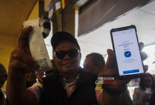 Dalam rangka memperingati Hari Ulang Tahun Provinsi Jawa Timur yang ke-78, BI juga menginisiasi promo tiket KBS seharga Rp78, bagi pengguna yang membayar menggunakan QRIS mulai 17 hingga 19 November 2023. Saat ini penggunaan QRIS di Surabaya sudah banyak digunakan, seperti untuk pembayaran Suroboyo Bus, pembelian produk UMKM di Sentra Kriya Gallery, serta yang sedang dalam uji coba adalah untuk pembayaran parkir. (Julian Romadhon/Harian Disway)