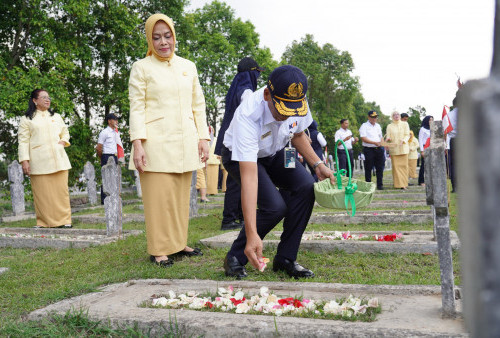 KAI Gelar Tabur Bunga, Kenang Jasa Pahlawan di Momen HUT ke-79