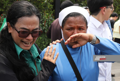 Paus Fransiskus disambut masyarakat di Bundaran HI Jakarta. Foto: Raka Denny / Harian Disway