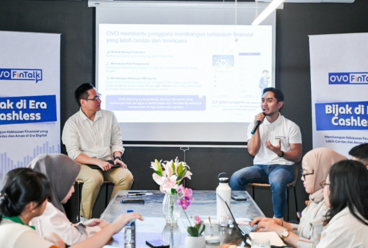Cashless Lebih Hemat atau Boros? Waspada Jebakan Gaji Numpang Lewat! 