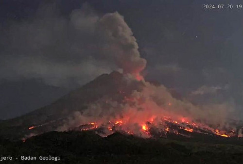 Guguran Awan Panas Bakar Hampir Setengah Gunung Merapi Yogjakarta