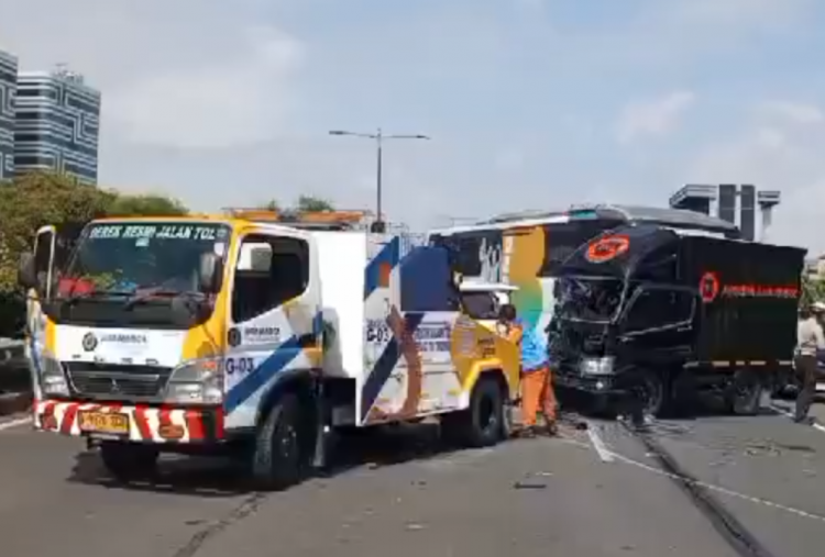 Kecelakaan Beruntun di Tol Dalam Kota Arah Cawang, Polda Metro Jaya Tutup Sementara Jalur Contraflow