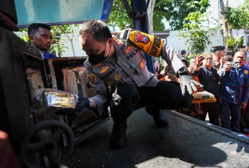 Polrestabes Surabaya Bakar BB sabu 40,8 Kg dan 26.019 ekstasi
