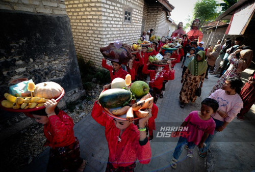 Tradisi Petik Laut Padelegan: Keberkahan dan Keseruan dalam Prosesi Penjemputan Sesaji