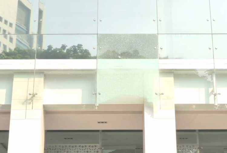 Kronologi Kaca Gedung BGN Pecah Diduga Ditembak, Polisi Klaim karena Cuaca Panas