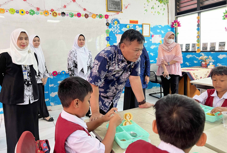 Makan Bergizi Gratis Sudah Diuji Coba di 114 Sekolah Tangerang, Ada Buah dan Susu