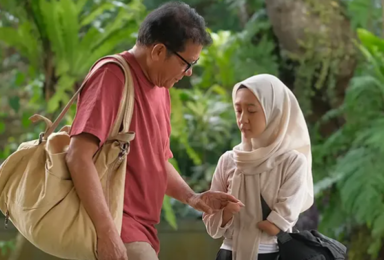 Sinopsis Film Istimewa yang Dibintangi Mathias Muchus, Kisah Haru 5 Anak Mencari Sosok Ayah