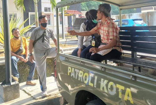 Sering Teriak-teriak dan Orasi di Tengah Jalan, Seorang Pedagang di Kota Banjar Diamankan Petugas Satpol PP 