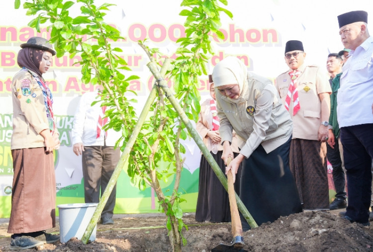 PPSN VI 2026: Gubernur Khofifah Ajak Santri Tanam 1.000 Pohon di Malang