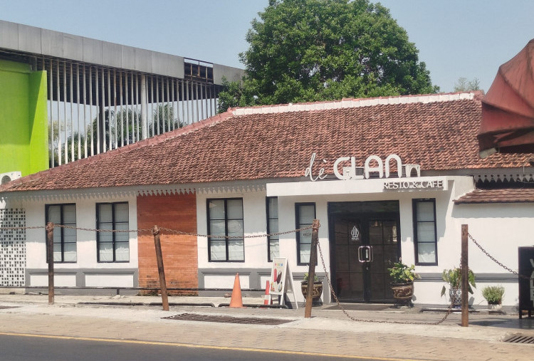 de'Clan Depok Dipagar Rantai Besi Mulai Hari Ini, Satu Pemilik dengan Kafe yang Digeledah di Cipete