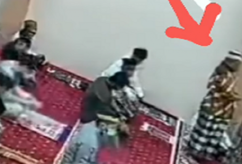 Innalillahi... Seorang Bapak-bapak Mendadak Meninggal saat Sujud di Masjid