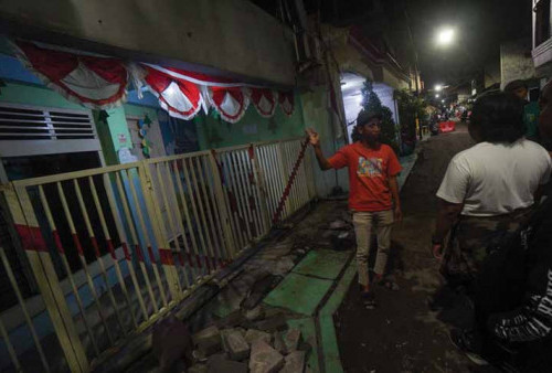 Wisata Dolly, Malam Jumat di Gang Dolly (7); Terganggu, Masjid At Taubah Dilempari 