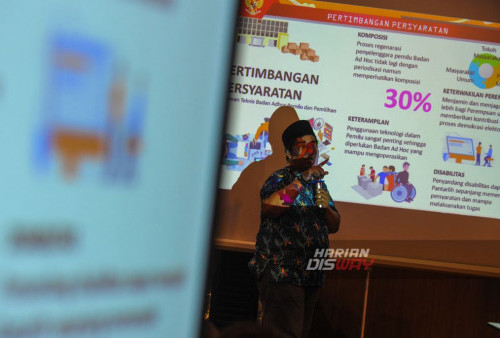 Batasan usia untuk pendaftar KPPS maksimal adalah 55 tahun dan minimal 17 tahun. Keputusan ini diambil sebagai langkah antisipatif berdasarkan pengalaman dan penelitian bersama KPU RI pada Pemilu tahun 2019 silam, di mana usia lebih dari 55 tahun diketahui lebih rentan dan masuk dalam kategori rawan. (Julian Romadhon/Harian Disway)