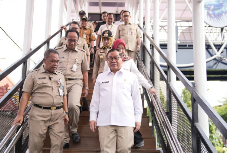 Pramono Resmikan JPO Ikonik di Jakbar, Bermotif Cupang Slayer dan Kembang Anggrek