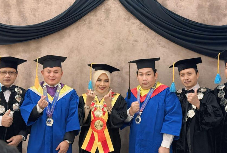 Eric Hermawan, Dari Jalan Becek di Madura hingga Toga Wisuda Unitomo dan Kursi Senayan
