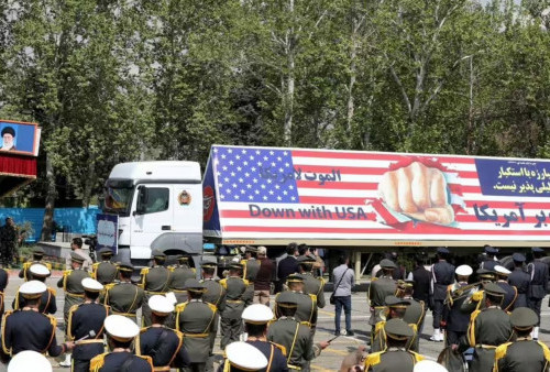 Parede Militer Hari Tentara Iran, Ebrahim Raisi: 'Jatuhkan Amerika dan Kecam Negara yang Normalisasi Hubungan dengan Israel!