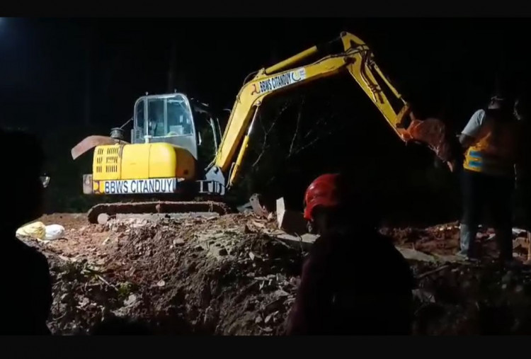 Longsor di Cilacap Tewaskan 2 Orang, 21 Masih Dicari Tim Gabungan