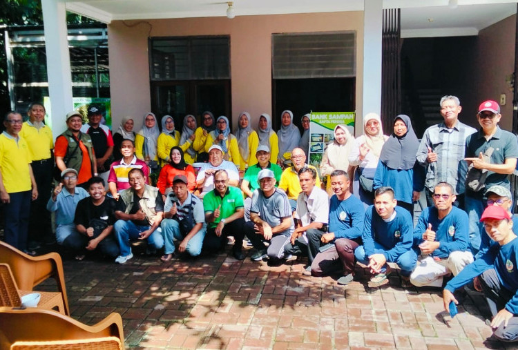 DLH Kota Bekasi Apresiasi Inovasi BSU Sapta Pesona Kurangi Sampah dengan Budidaya Maggot