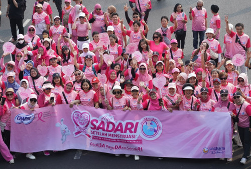 Charm Bersama YKPI Gelar 'Ayo SADARI Setelah Menstruasi Fun Walk' Dihadiri 100 Survivor Kanker Payudara 