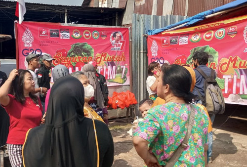 Relawan Jokowi Jual Sayuran Murah di Jakarta Barat