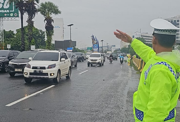 Banjir di Tol Sedyatmo KM 33 Arah Bandara Soekarno-Hatta Berangsur Surut