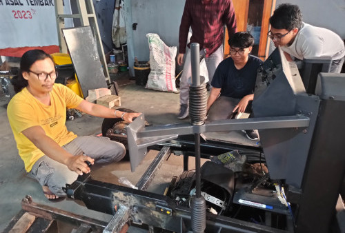 Mendukung Penguatan Alutsista TNI, Telkom University Surabaya Ciptakan Pengganti Bantalan Roda Semi Otonom Tank Leopard Berbasis Electric Forklift