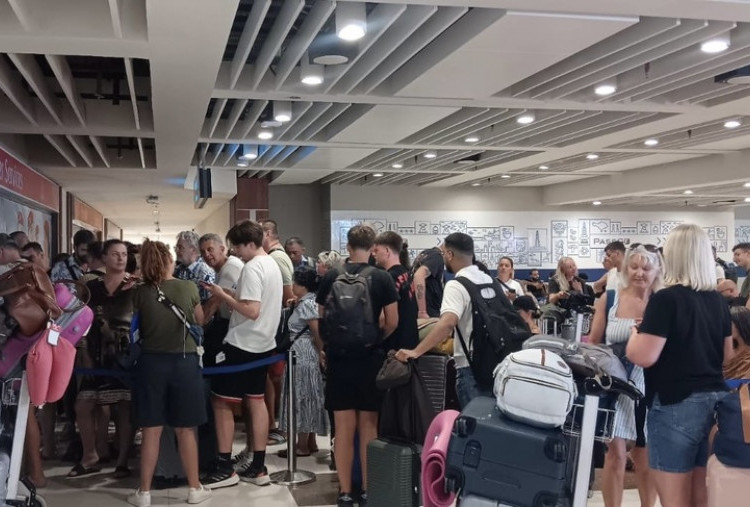 Gejolak Timur Tengah Bikin Penerbangan 1.631 Penumpang Ngurah Rai Terganggu