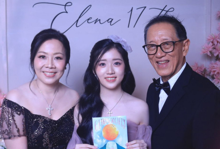 Genap 17 Tahun, Elena Hendropurnomo Luncurkan Buku Kumpulan Puisi Citrus Society 