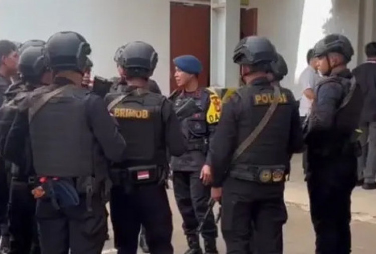 Polri Serahkan Don Ritto dan Barang Bukti ke Kejaksaan Agung, Proses Dikawal Pengamanan Ketat