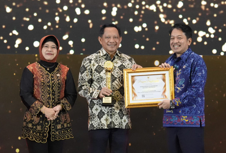 Kemendagri Raih Penghargaan Anugerah Hari Statistik Nasional 2026, Tito: BPS Silent Warrior