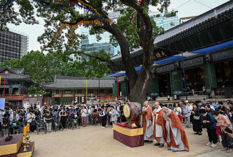 Buddha, DJ, dan Generasi Z Korea Selatan yang Mencari Jalan Pulang