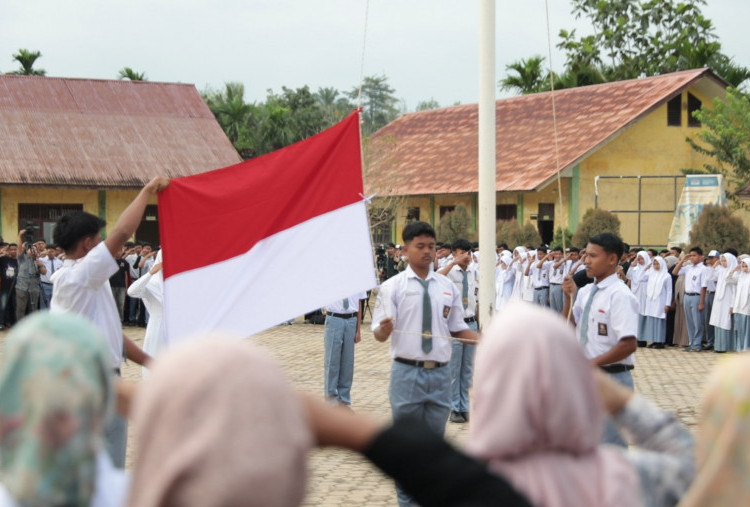 Momen Bahagia Para Pelajar saat Kembali Masuk Sekolah di Aceh Tamiang, Bawa Banyak Harapan Baru 