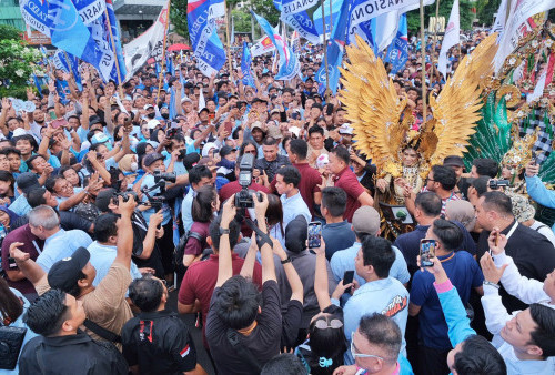 Ribuan Warga Padati Kirab Kebangsaan Prabowo-Gibran di Simpang Lima Semarang 