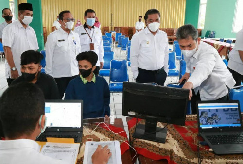 Ditinjau Pj Gubernur Banten, Hari Pertama Pendaftaran PPDB SMA Lancar 
