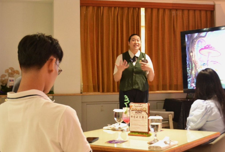 Belajar Bisnis Sambil Berinovasi, Curiosa Grup UK Petra Sajikan Pengalaman Hotel ala Wonderland