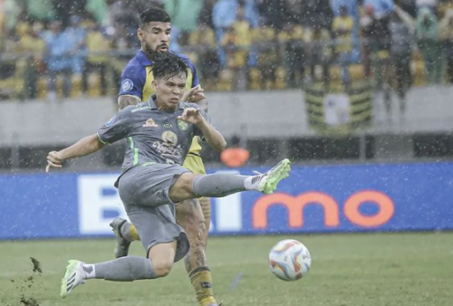 Yan Victor Debut, Persebaya Kalah 2-0 di Kandang Barito Putera