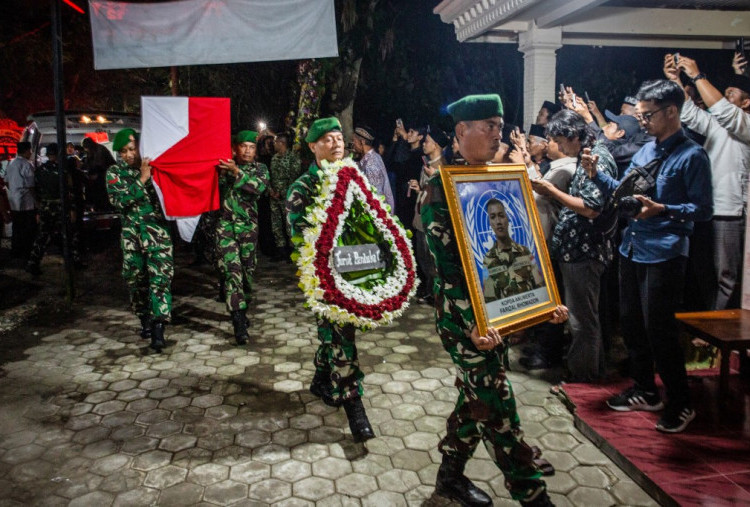 Tiga Prajurit Penjaga Perdamaian RI Gugur di Lebanon Dimakamkan Secara Militer