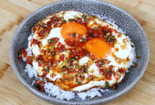 Pas Buat Sarapan! Begini Cara Buat Nasi Telur Ceplok Sederhana Ala Chef Devina Hermawan, Anak Kos Merapat