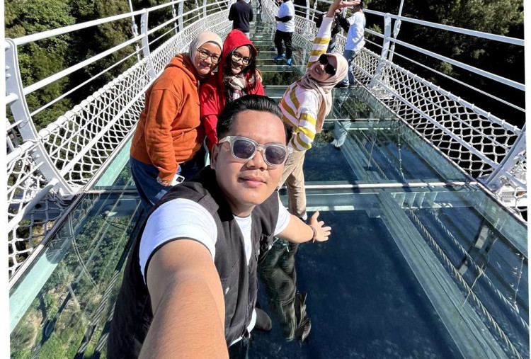 Menjajal Bromo Sky Bridge di Seruni Point, Bahagianya Mengingkari Janji