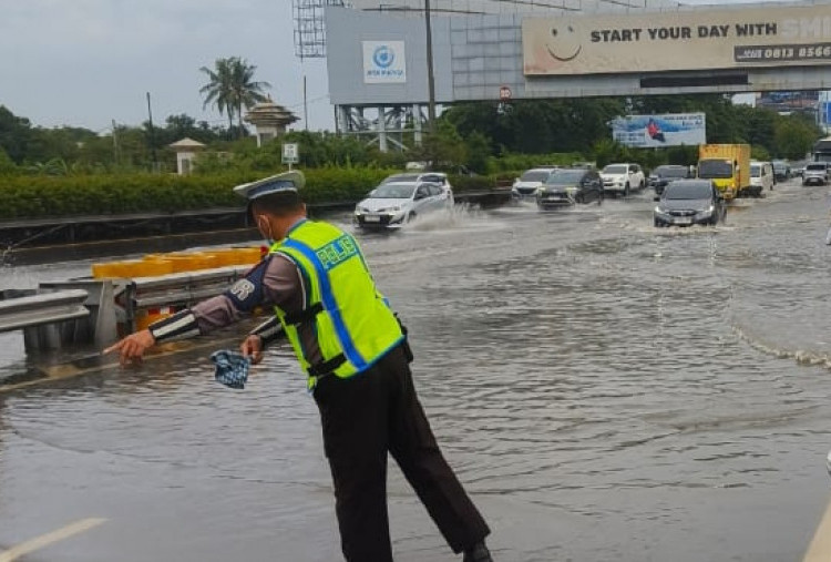 Update Kondisi Banjir Tol Bandara Soetta Terkini, Mobil Sedan Sudah Bisa Melintas? 