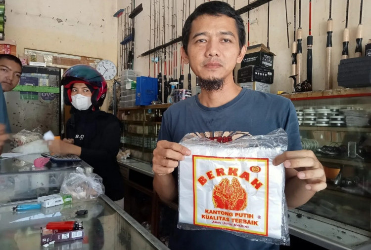 Melejitnya Harga Plastik Bikin Pedagang Bumbu Dapur Menjerit, Terpaksa Digabung Biar Hemat